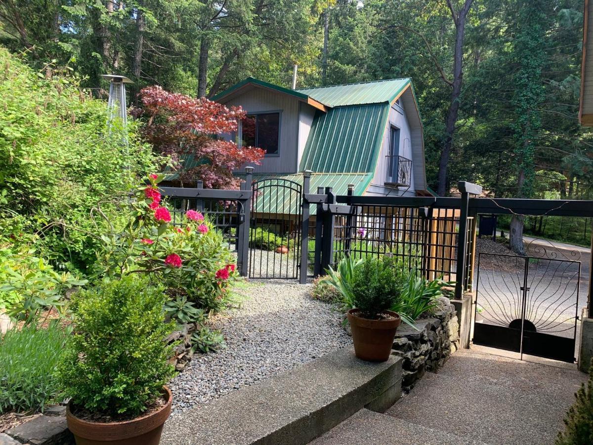 Salt Spring Carriage House B&B Ganges Exterior photo